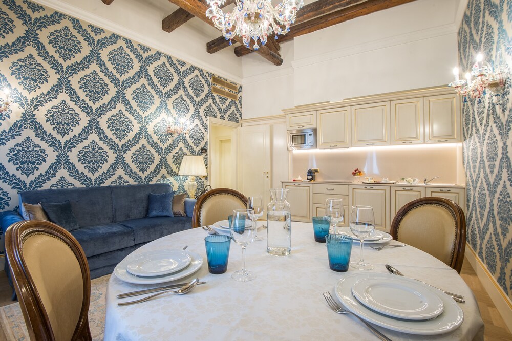 Cucina in camera (Appartamento Royal, 1 camera da letto, angolo cottura, vista città (4 Pax))