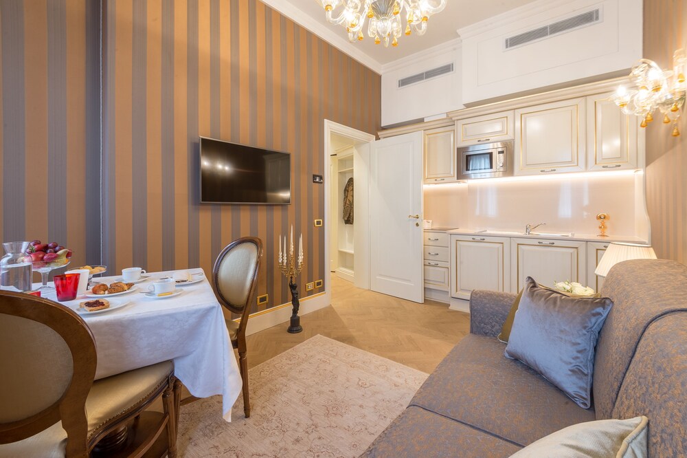 Soggiorno (Appartamento Premier, 1 camera da letto, angolo cottura, vista città)