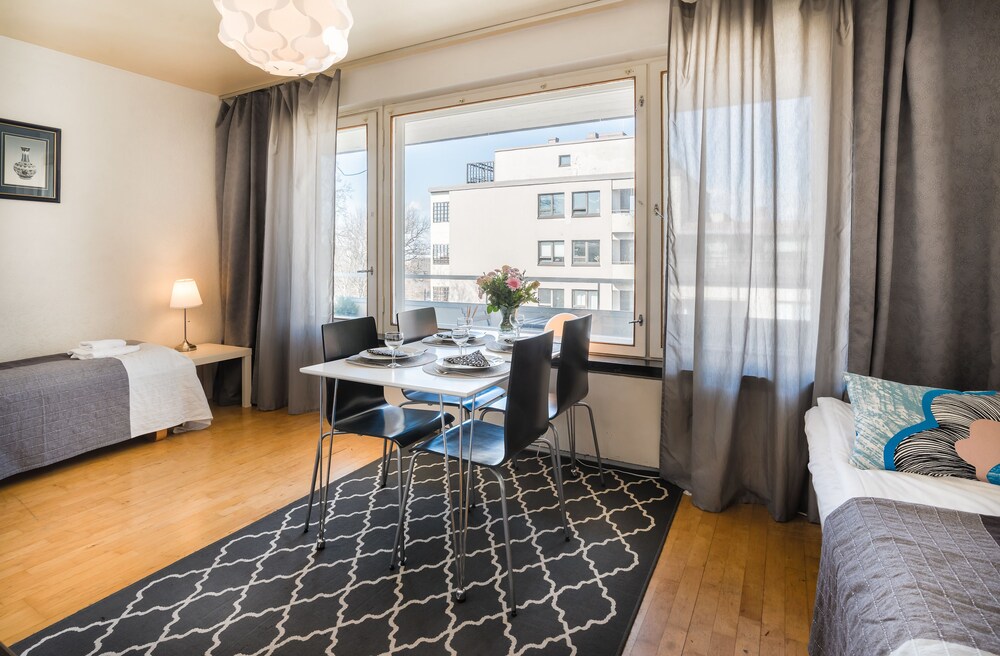 One bedroom apartment with a balcony - Kivenhakkaajankatu 3 - vierashuone