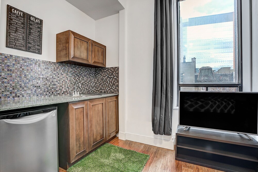 Exclusive Studio (#204) - Guestroom