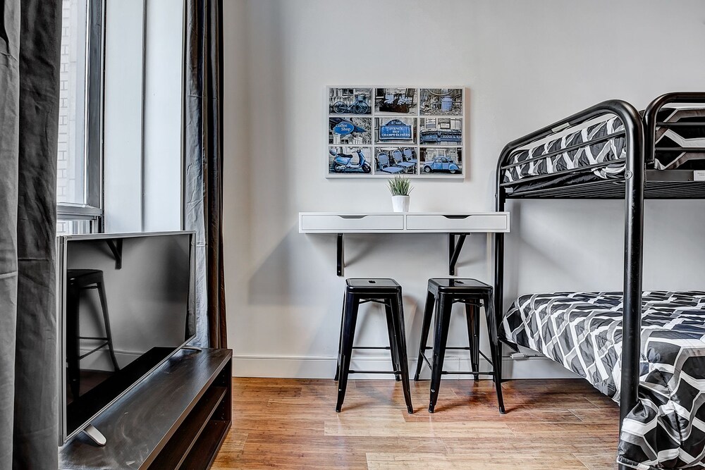 Exclusive Studio (#204) - Guestroom