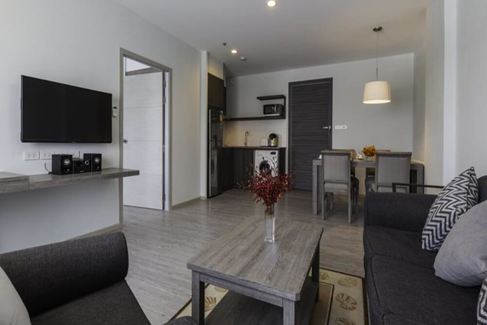 Suite, 1 Bedroom - Living Room