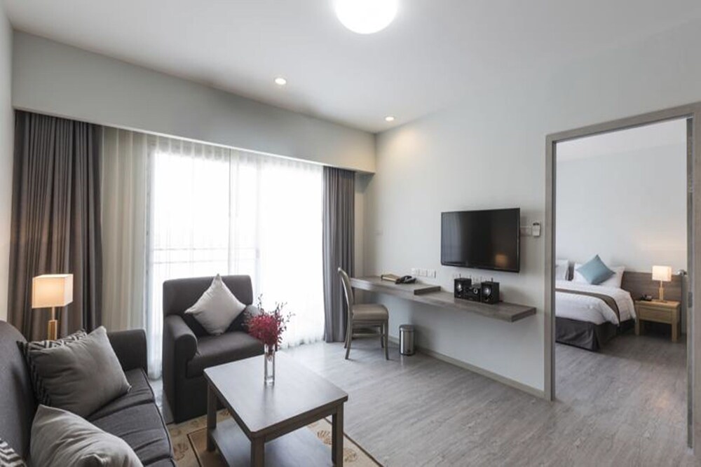Suite, 1 Bedroom - Living Room