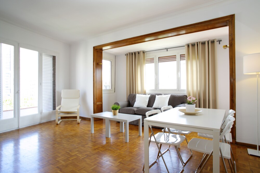 Apartment, 3 Bedrooms, City View - Living Area