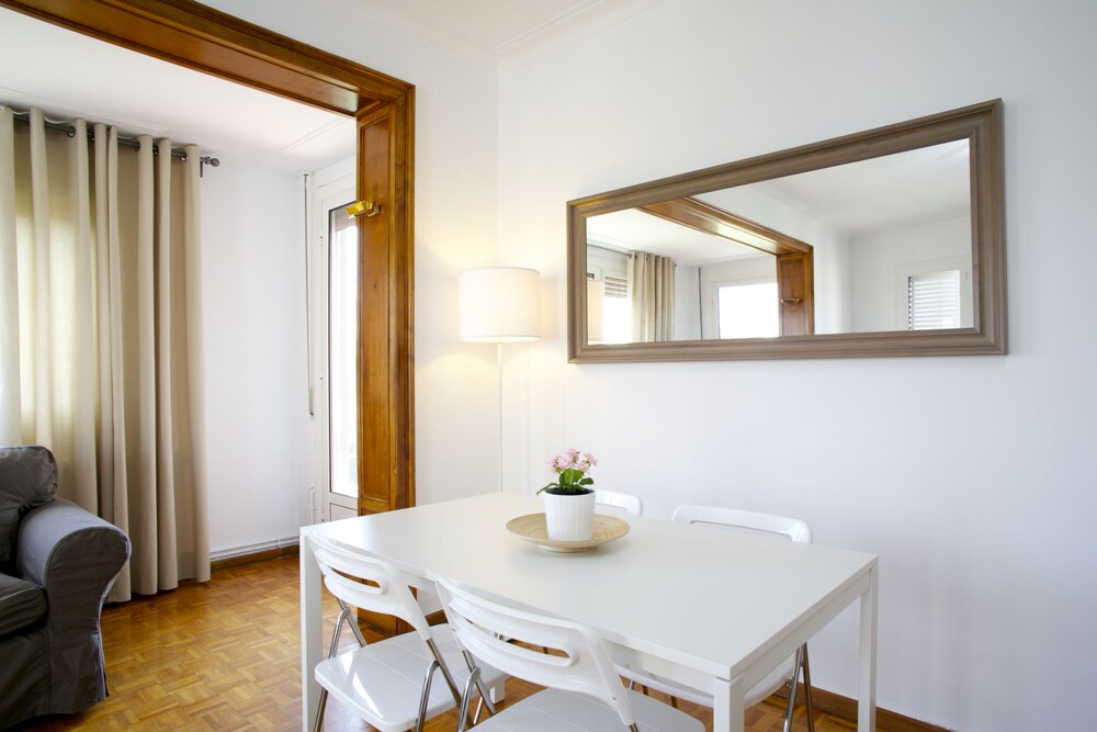 Apartment, 3 Bedrooms, City View - In-Room Dining