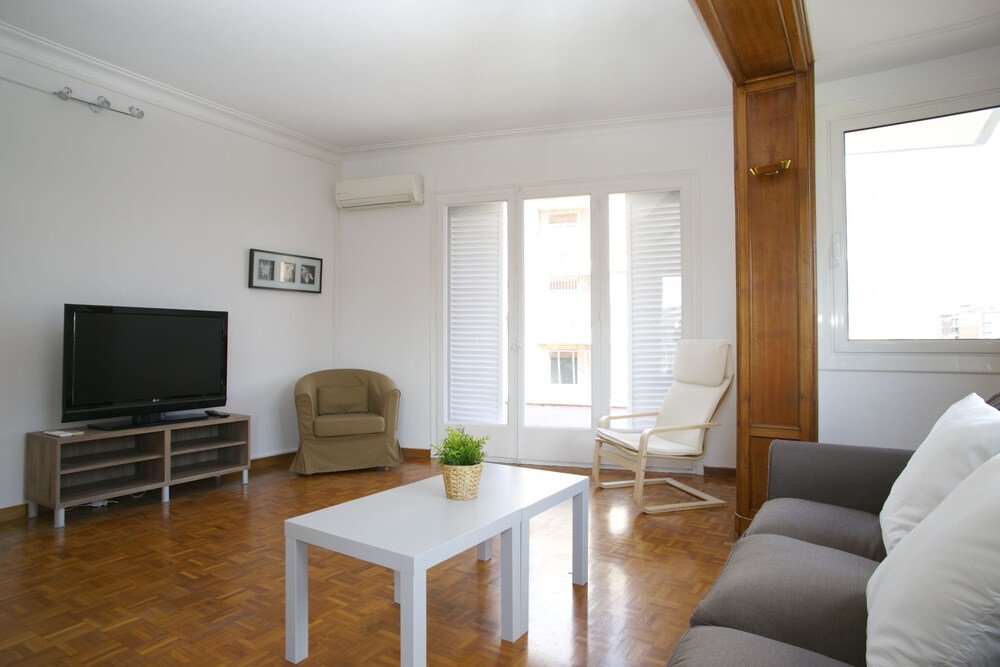 Apartment, 3 Bedrooms, City View - Living Area