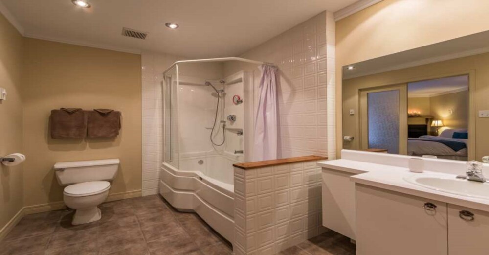Condo, 2 Bedrooms - Bathroom