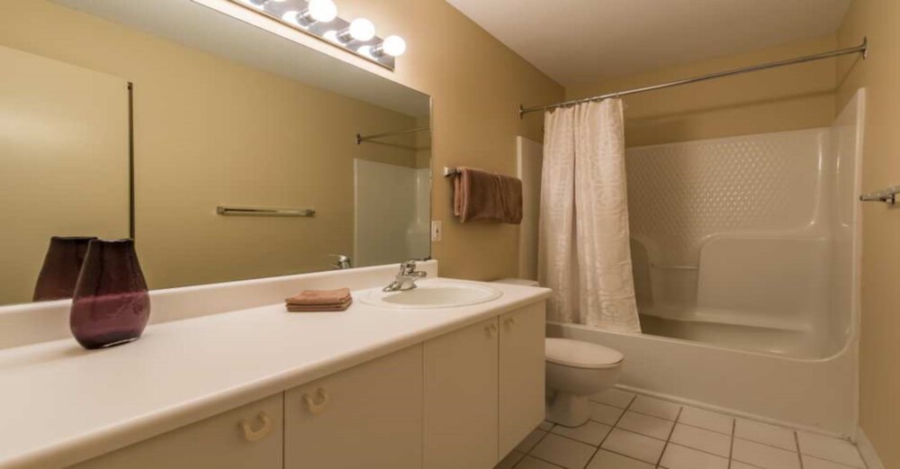 Condo, 2 Bedrooms - Bathroom