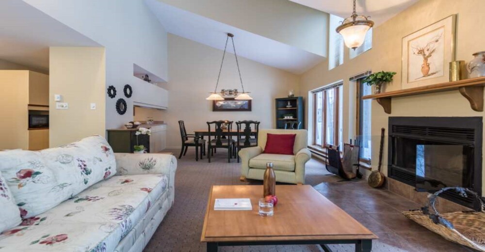 Condo, 2 Bedrooms - Living Area
