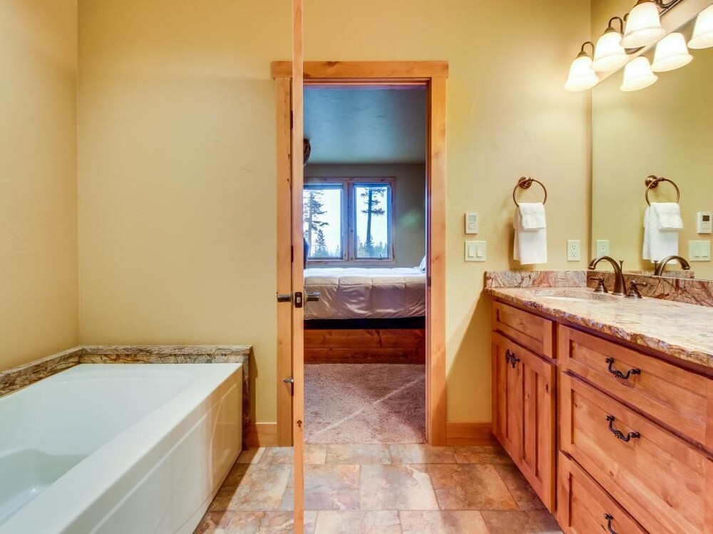 Apartment, 5 Bedrooms - Bathroom Amenities