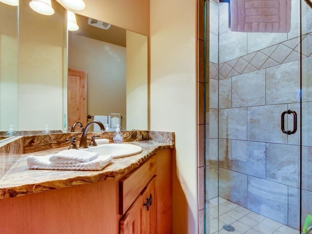 Apartment, 5 Bedrooms - Bathroom Amenities