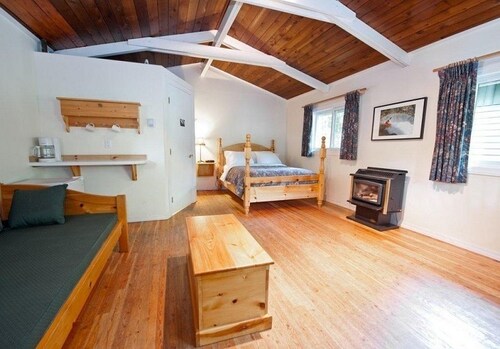 Cabin, 1 Bedroom, Balcony, River View - Living Room