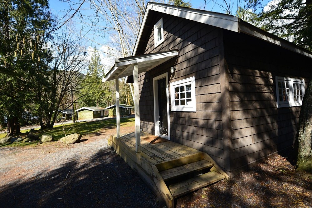 Cabin, 1 Bedroom, Kitchen, Mountain View - Featured Image