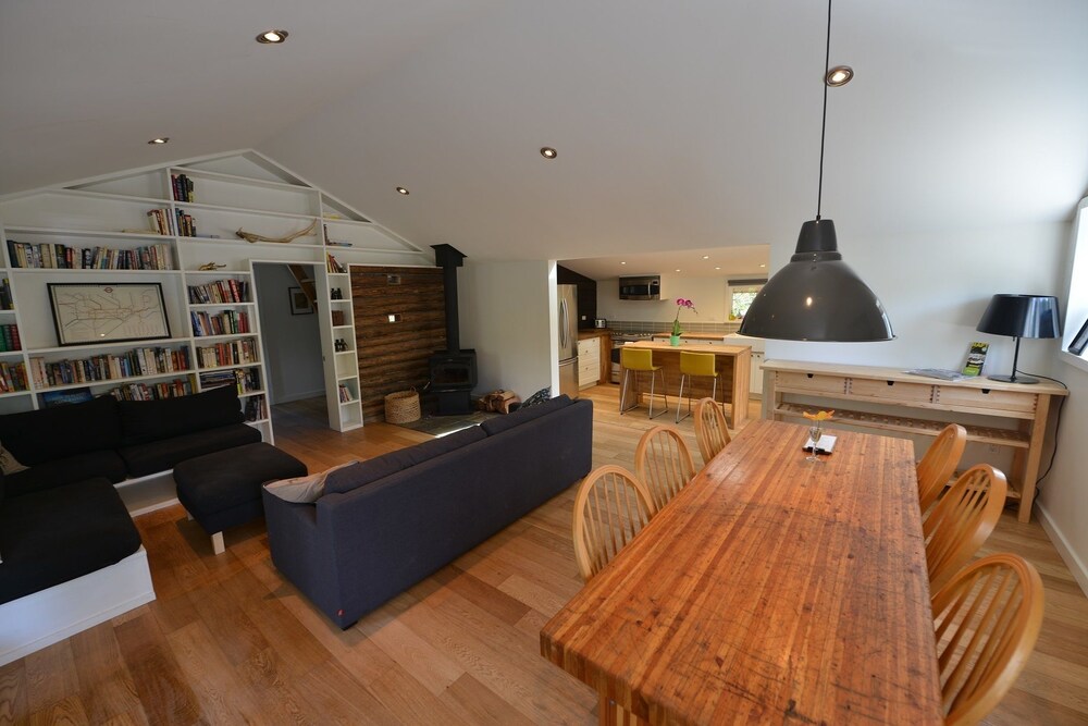 Cottage, 3 Bedrooms, Patio, River View - In-Room Dining