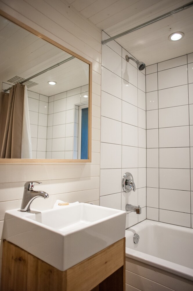 Cabin, 1 Bedroom, Kitchen, River View - Bathroom