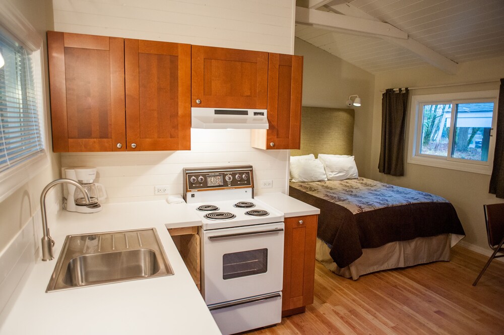 Cabin, 1 Bedroom, Kitchen, River View - In-Room Kitchen
