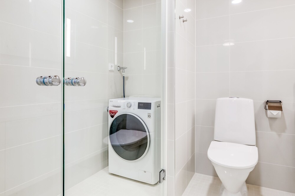 Deluxe-studio, 1 queen size -sänky ja vuodesohva, Keittiö, Kaupunkinäköala - kylpyhuone