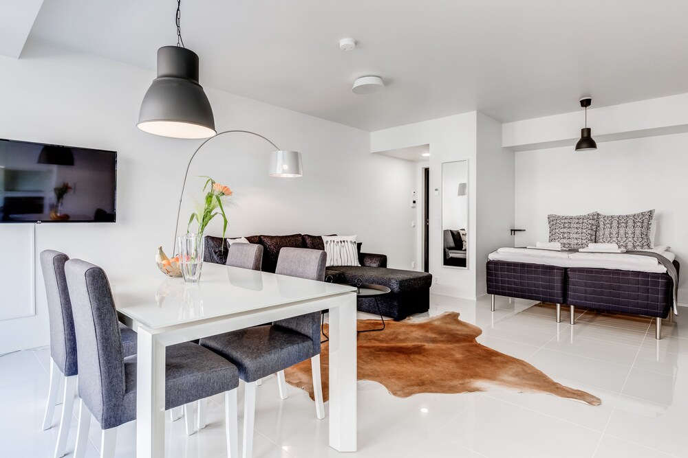 Deluxe-studio, 1 queen size -sänky ja vuodesohva, Keittiö, Kaupunkinäköala - vierashuone