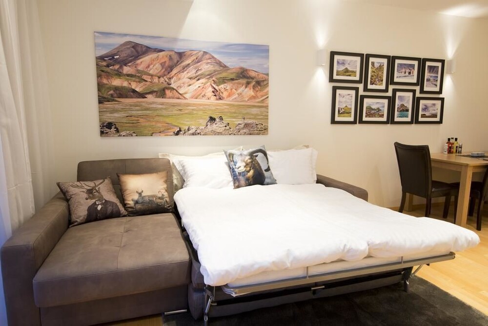 Apartment, 2 Bedrooms, City View - Living Room