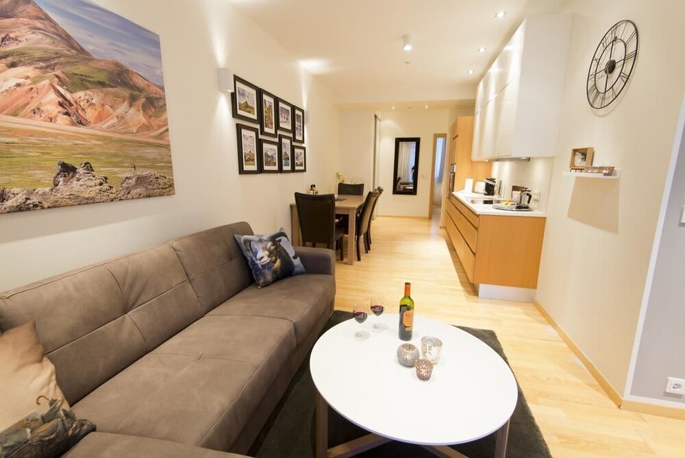 Apartment, 2 Bedrooms, City View - Living Area