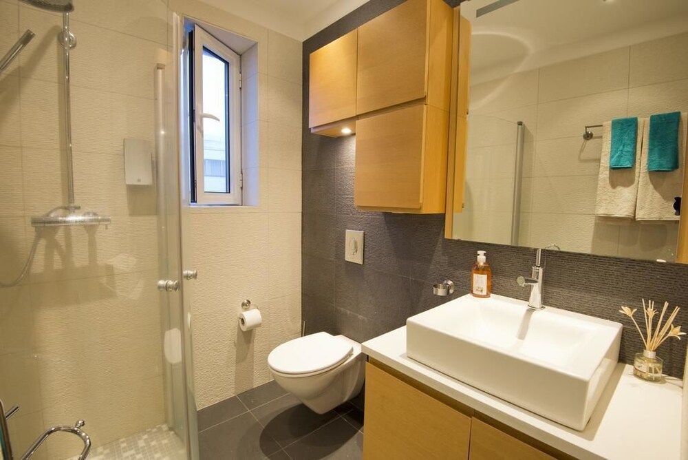 Apartment, 2 Bedrooms, City View - Bathroom