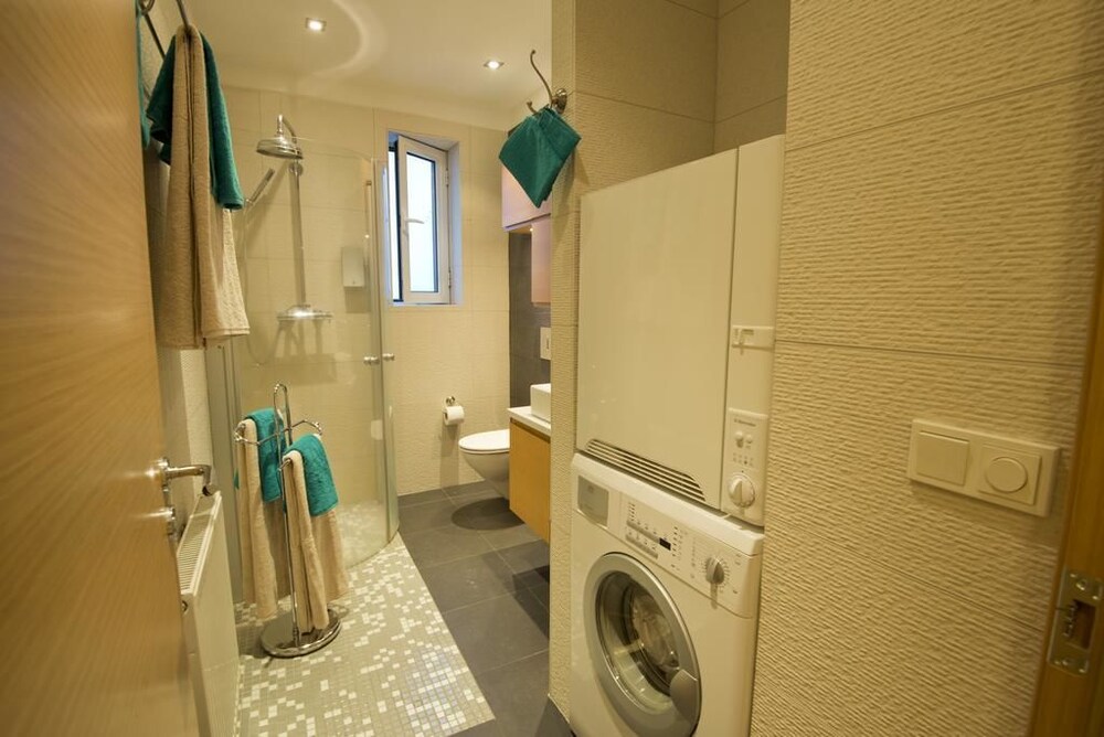 Apartment, 2 Bedrooms, City View - Bathroom