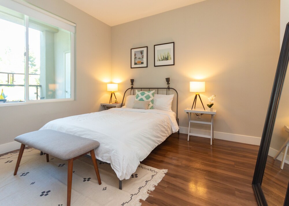 Executive Apartment, 2 Bedrooms, Kitchen, Pool View - Room