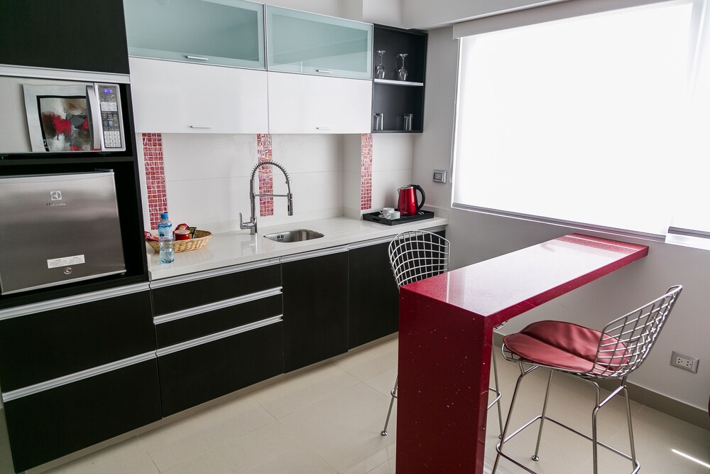 Cocina básica en la habitación: Suite junior, 1 cama de matrimonio grande, frigorífico y microondas, en una planta alta