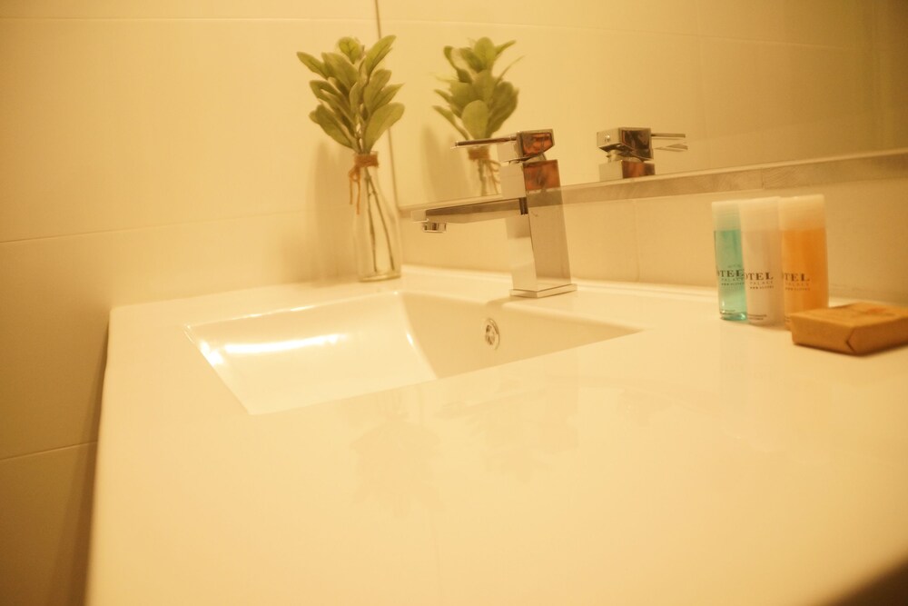 Cuarto de baño: Suite junior, 1 cama de matrimonio grande, frigorífico y microondas, en una planta alta