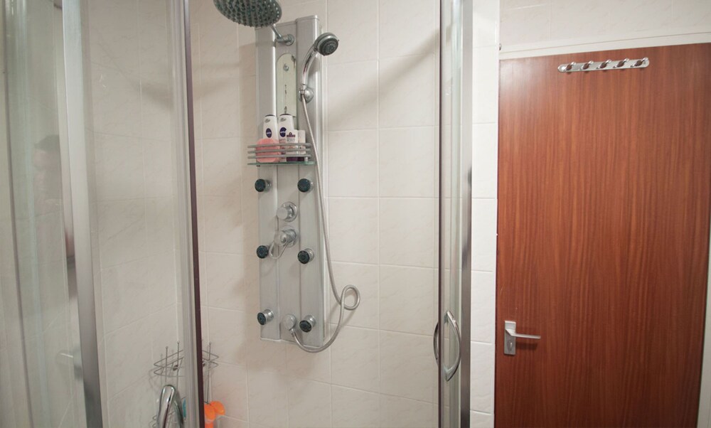 Douche de la salle de bain (Studio)