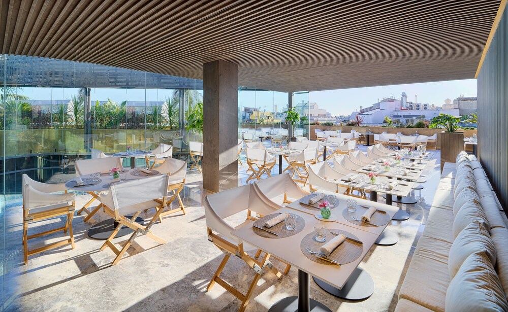 Bar junto a la piscina