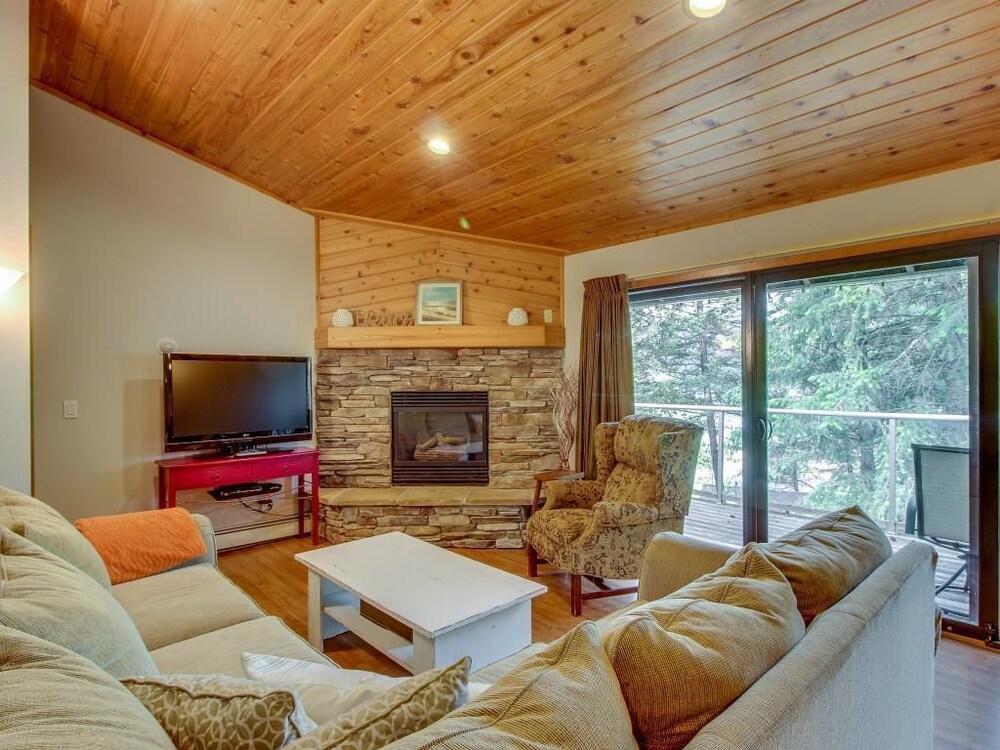 Apartment, 3 Bedrooms - Living Area