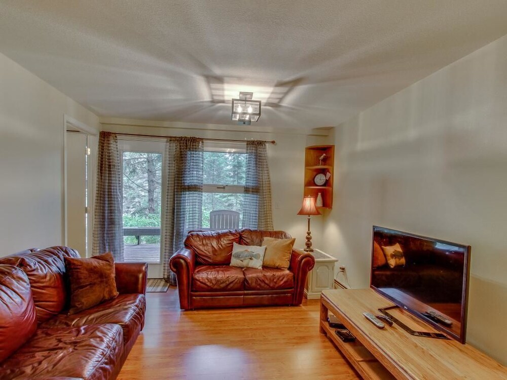 Apartment, 3 Bedrooms - Living Area
