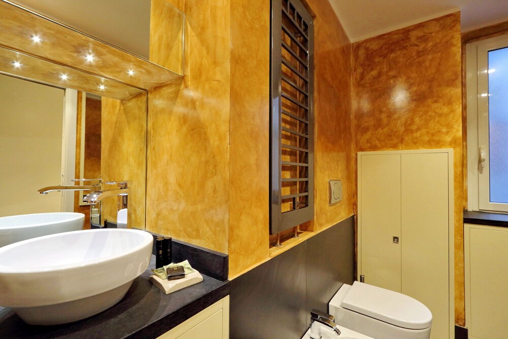 Studio - Bathroom