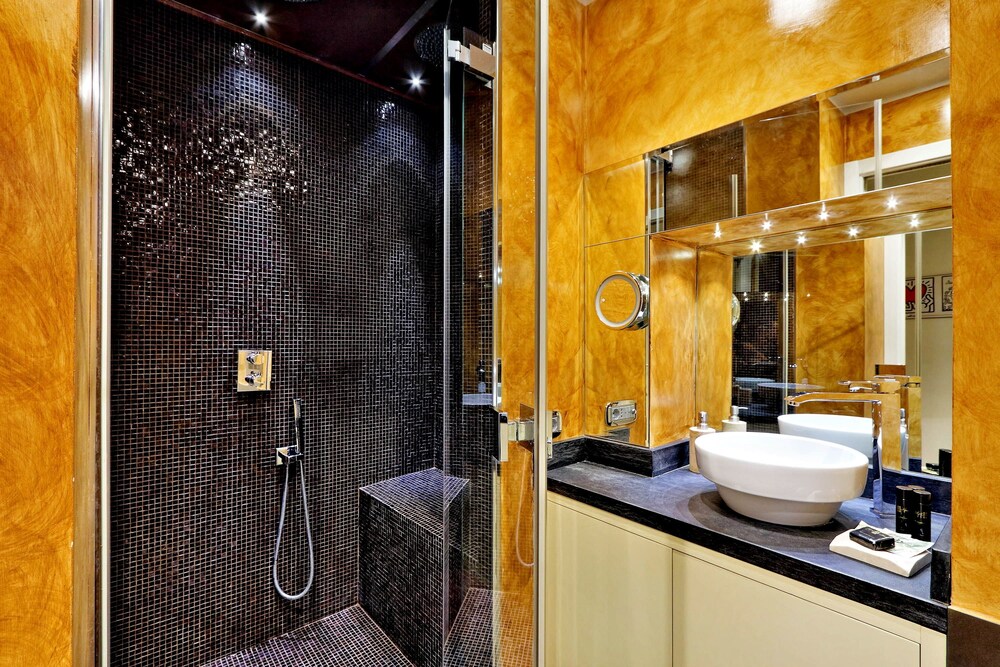 Studio - Bathroom