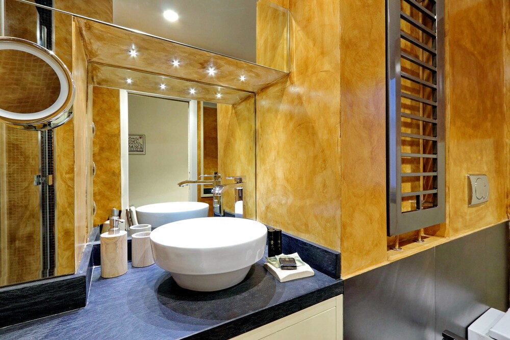 Studio - Bathroom Sink