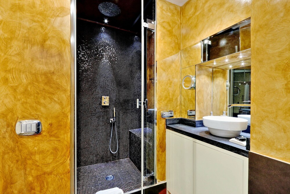 Studio - Bathroom