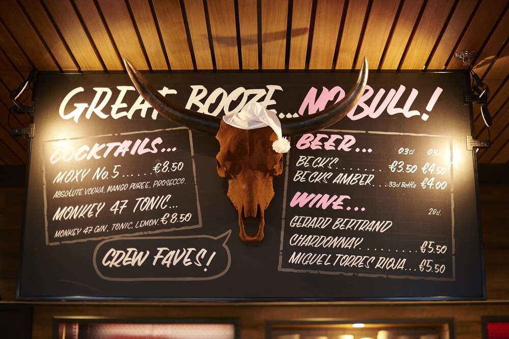 Hotel Bar