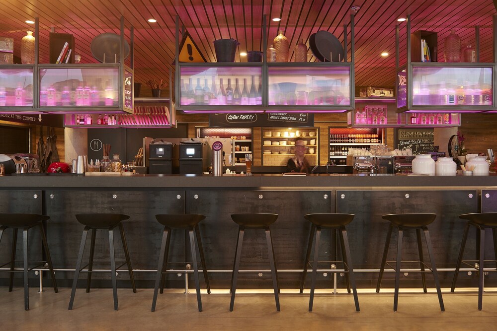 Hotel Bar