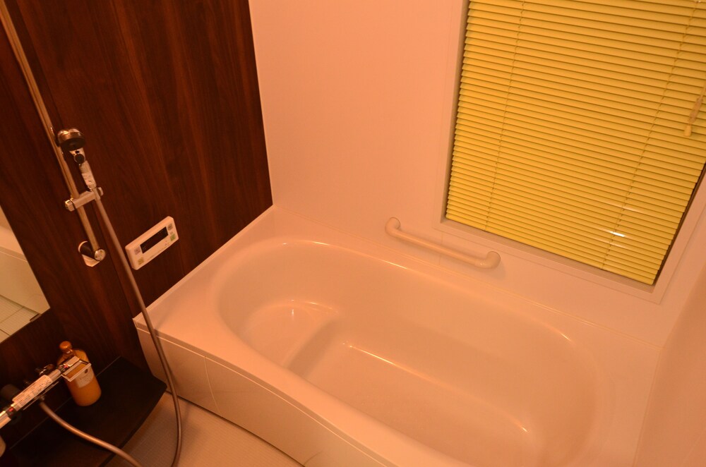 Whole House - Deep Soaking Bathtub