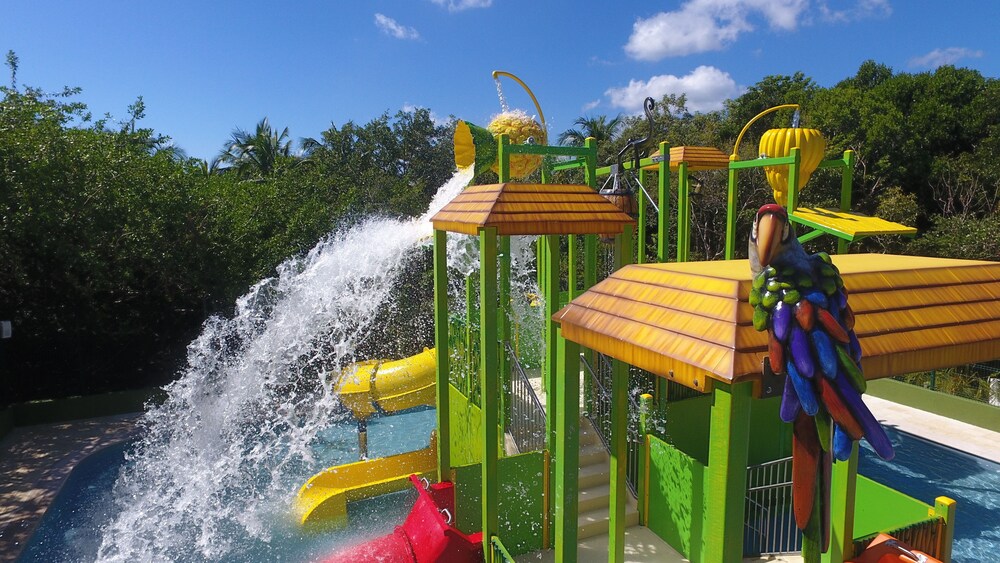 Zona de juegos infantil al aire libre