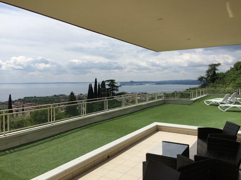 Apartment, 1 Bedroom, Lake View - Featured Image