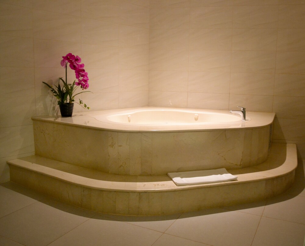 Jetted Tub