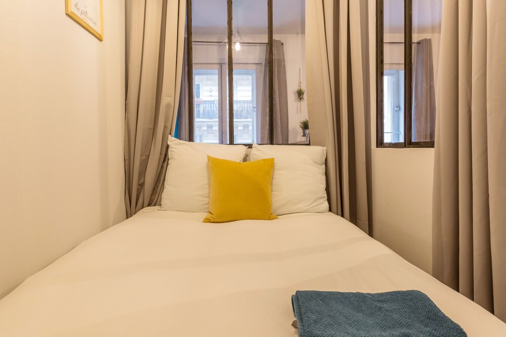 Chambre (Appartement, 2 chambres ( _6_ ))