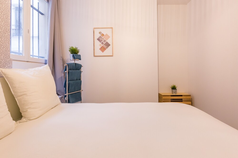 Chambre (Appartement, 2 chambres ( _6_ ))