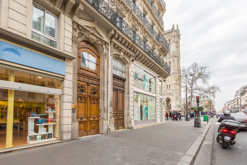 Façade de l'hôtel - Soir/Nuit