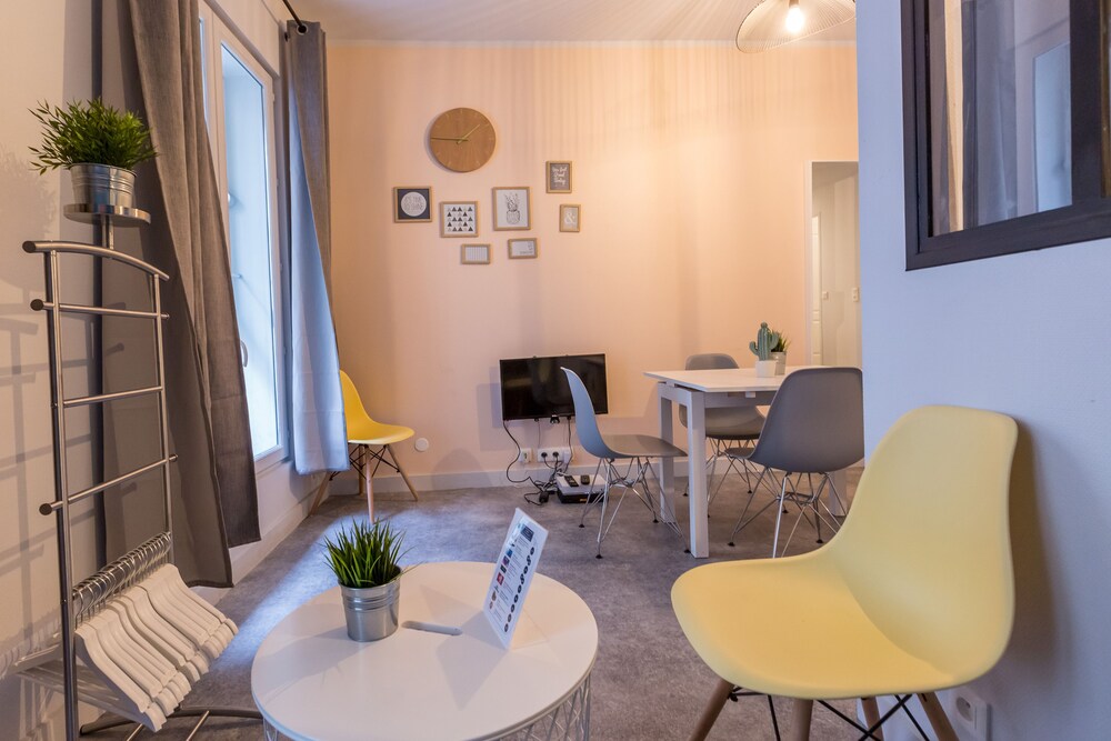 Chambre (Appartement, 2 chambres ( _6_ ))