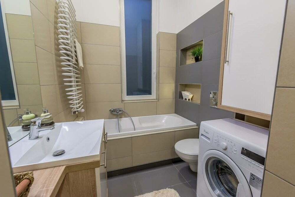 Badezimmer (Design-Apartment, 2 Schlafzimmer (1061 Budapest, Hegedű utca 9.))