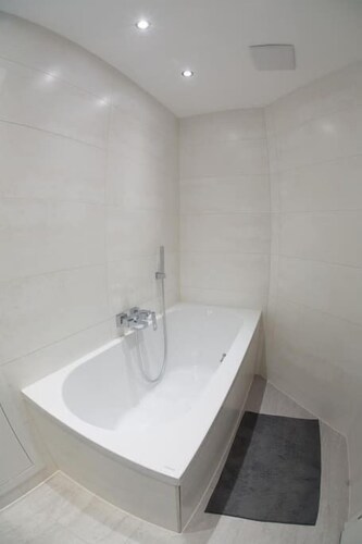 Badewanne (Design-Apartment, 2 Schlafzimmer (1055 Budapest, Falk Miksa utca 13.))