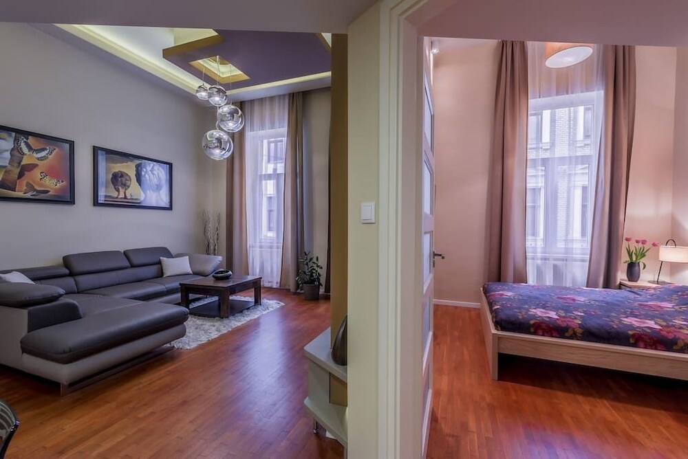 Wohnbereich (Design-Apartment, 2 Schlafzimmer (1061 Budapest, Hegedű utca 9.))